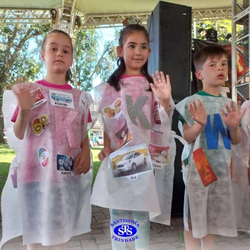 Infantil 5: Desfile do Alfabeto na 25ª Feira do Livro de Cruz Alta 