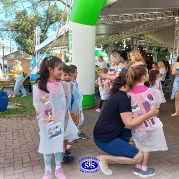 Infantil 5: Desfile do Alfabeto na 25ª Feira do Livro de Cruz Alta 