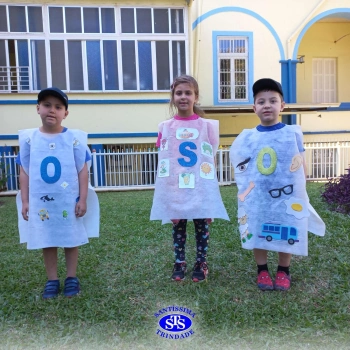 Infantil 5: Desfile do Alfabeto na 25ª Feira do Livro de Cruz Alta 