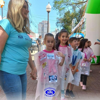 Infantil 5: Desfile do Alfabeto na 25ª Feira do Livro de Cruz Alta 