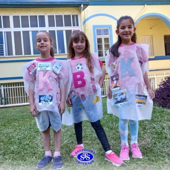 Infantil 5: Desfile do Alfabeto na 25ª Feira do Livro de Cruz Alta 