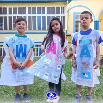 Infantil 5: Desfile do Alfabeto na 25ª Feira do Livro de Cruz Alta 