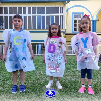 Infantil 5: Desfile do Alfabeto na 25ª Feira do Livro de Cruz Alta 