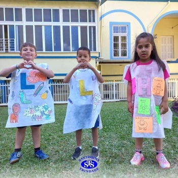 Infantil 5: Desfile do Alfabeto na 25ª Feira do Livro de Cruz Alta 