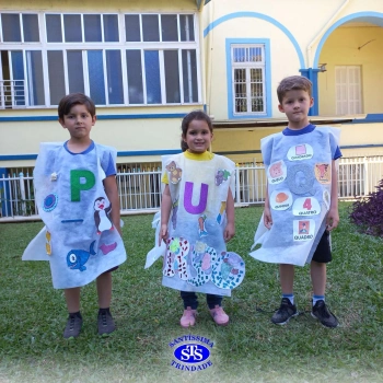 Infantil 5: Desfile do Alfabeto na 25ª Feira do Livro de Cruz Alta 
