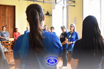 Diretora e Vice-Diretora são homenageadas pelos profissionais do Colégio