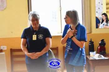 Diretora e Vice-Diretora são homenageadas pelos profissionais do Colégio