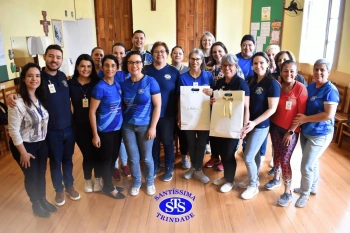 Diretora e Vice-Diretora são homenageadas pelos profissionais do Colégio