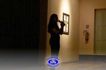 Alunos participantes das Trilhas de Linguagem e Ciências Humanas apresentam teatro desenvolvido por eles