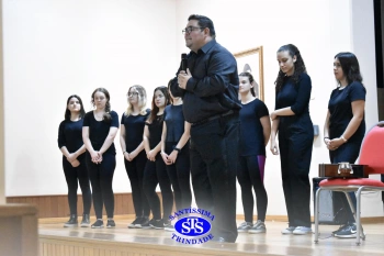 Alunos participantes das Trilhas de Linguagem e Ciências Humanas apresentam teatro desenvolvido por eles