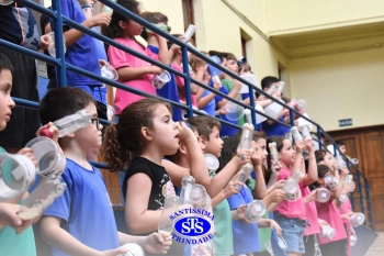 Alunos participam da 1ª Paradinha Musical