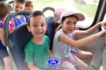 Diversão sobre rodas na Party Tour celebra a conclusão da Educação Infantil