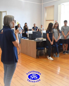 Comunidade escolar celebra a reinauguração do Laboratório de Informática 2