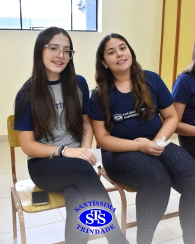 Comunidade escolar celebra a reinauguração do Laboratório de Informática 2