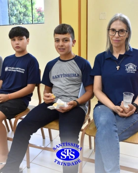 Comunidade escolar celebra a reinauguração do Laboratório de Informática 2