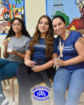 Comunidade escolar celebra a reinauguração do Laboratório de Informática 2