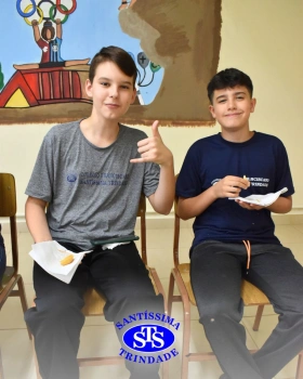Comunidade escolar celebra a reinauguração do Laboratório de Informática 2