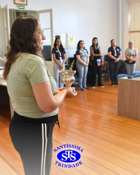 Comunidade escolar celebra a reinauguração do Laboratório de Informática 2