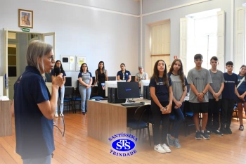 Comunidade escolar celebra a reinauguração do Laboratório de Informática 2