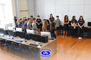 Comunidade escolar celebra a reinauguração do Laboratório de Informática 2