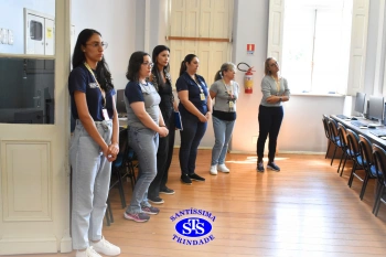 Comunidade escolar celebra a reinauguração do Laboratório de Informática 2