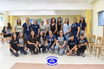 Comunidade escolar celebra a reinauguração do Laboratório de Informática 2