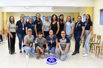 Comunidade escolar celebra a reinauguração do Laboratório de Informática 2