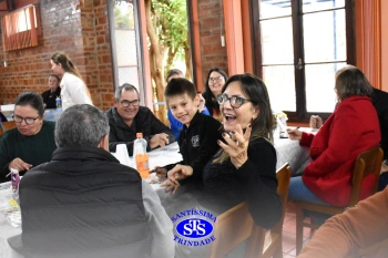 Infantil 5 comemora o Dia dos Avós com um bingo no Parque Franciscano STS