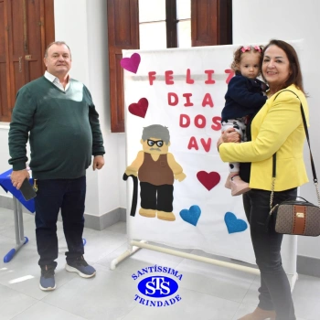 Crianças do Infantil 1, 2 e 3 vivem momentos especiais cheios de carinho com avós