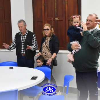 Crianças do Infantil 1, 2 e 3 vivem momentos especiais cheios de carinho com avós