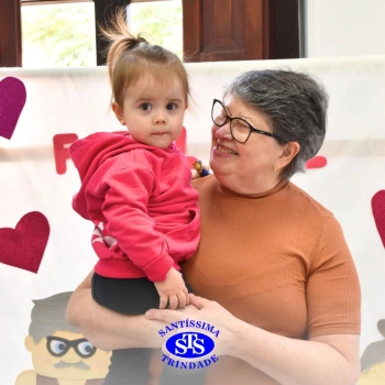 Crianças do Infantil 1, 2 e 3 vivem momentos especiais cheios de carinho com avós