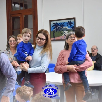 Crianças do Infantil 1, 2 e 3 vivem momentos especiais cheios de carinho com avós