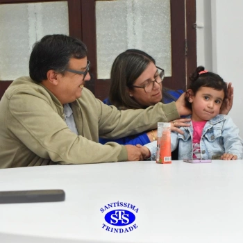 Crianças do Infantil 1, 2 e 3 vivem momentos especiais cheios de carinho com avós