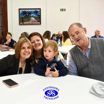 Crianças do Infantil 1, 2 e 3 vivem momentos especiais cheios de carinho com avós