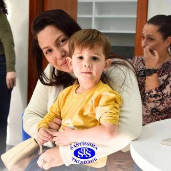 Crianças do Infantil 1, 2 e 3 vivem momentos especiais cheios de carinho com avós