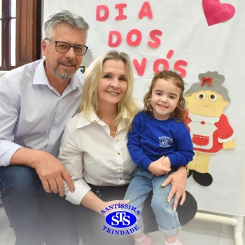 Crianças do Infantil 1, 2 e 3 vivem momentos especiais cheios de carinho com avós