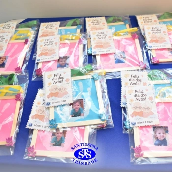 Crianças do Infantil 1, 2 e 3 vivem momentos especiais cheios de carinho com avós
