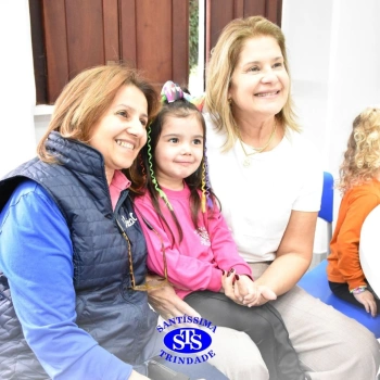 Crianças do Infantil 1, 2 e 3 vivem momentos especiais cheios de carinho com avós