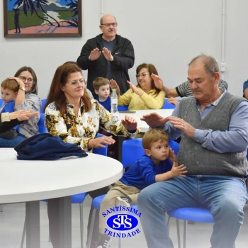 Crianças do Infantil 1, 2 e 3 vivem momentos especiais cheios de carinho com avós