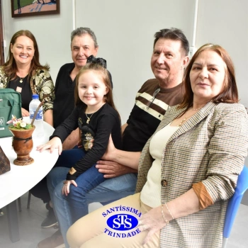 Crianças do Infantil 1, 2 e 3 vivem momentos especiais cheios de carinho com avós
