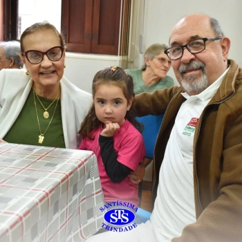Crianças do Infantil 1, 2 e 3 vivem momentos especiais cheios de carinho com avós