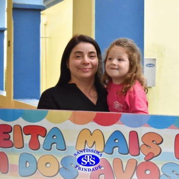 Crianças do Infantil 1, 2 e 3 vivem momentos especiais cheios de carinho com avós