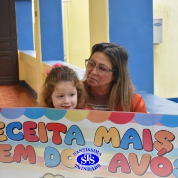 Crianças do Infantil 1, 2 e 3 vivem momentos especiais cheios de carinho com avós