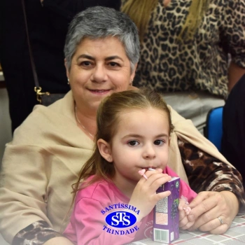 Crianças do Infantil 1, 2 e 3 vivem momentos especiais cheios de carinho com avós