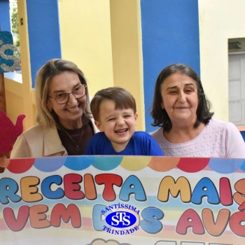 Crianças do Infantil 1, 2 e 3 vivem momentos especiais cheios de carinho com avós