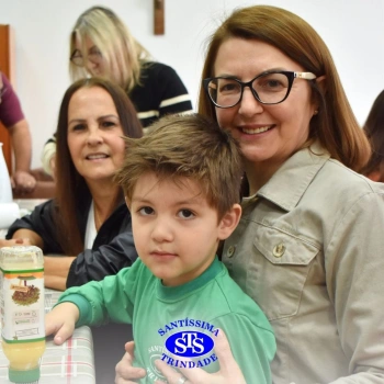 Crianças do Infantil 1, 2 e 3 vivem momentos especiais cheios de carinho com avós