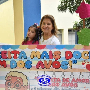 Crianças do Infantil 1, 2 e 3 vivem momentos especiais cheios de carinho com avós