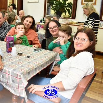 Crianças do Infantil 1, 2 e 3 vivem momentos especiais cheios de carinho com avós
