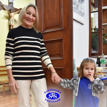Crianças do Infantil 1, 2 e 3 vivem momentos especiais cheios de carinho com avós