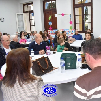 Crianças do Infantil 1, 2 e 3 vivem momentos especiais cheios de carinho com avós